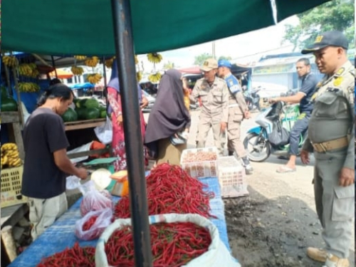 Satpol PP Kampar Tegur Pedagang yang Berjualan di Badan Jalan Pasar Inpres Bangkinang