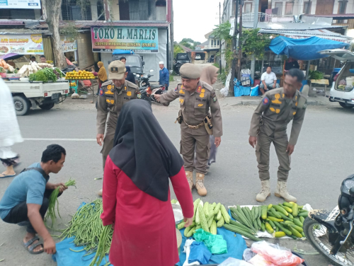 Pedagang Berjualan di Jalan DT Tabano dan Sudirman Ditertibkan Satpol PP Kampar