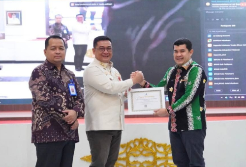 Pemkab Kampar Terima Penghargaan Kinerja Terbaik Pengawasan Obat dan Makanan Tahun 2025