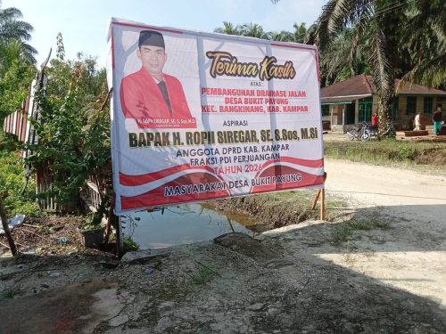 Anggota DPRD Kampar Ropii Siregar Bangun Drainase di Bukit Payung, Warga Nilai Aspirasi Mulai Terjawab