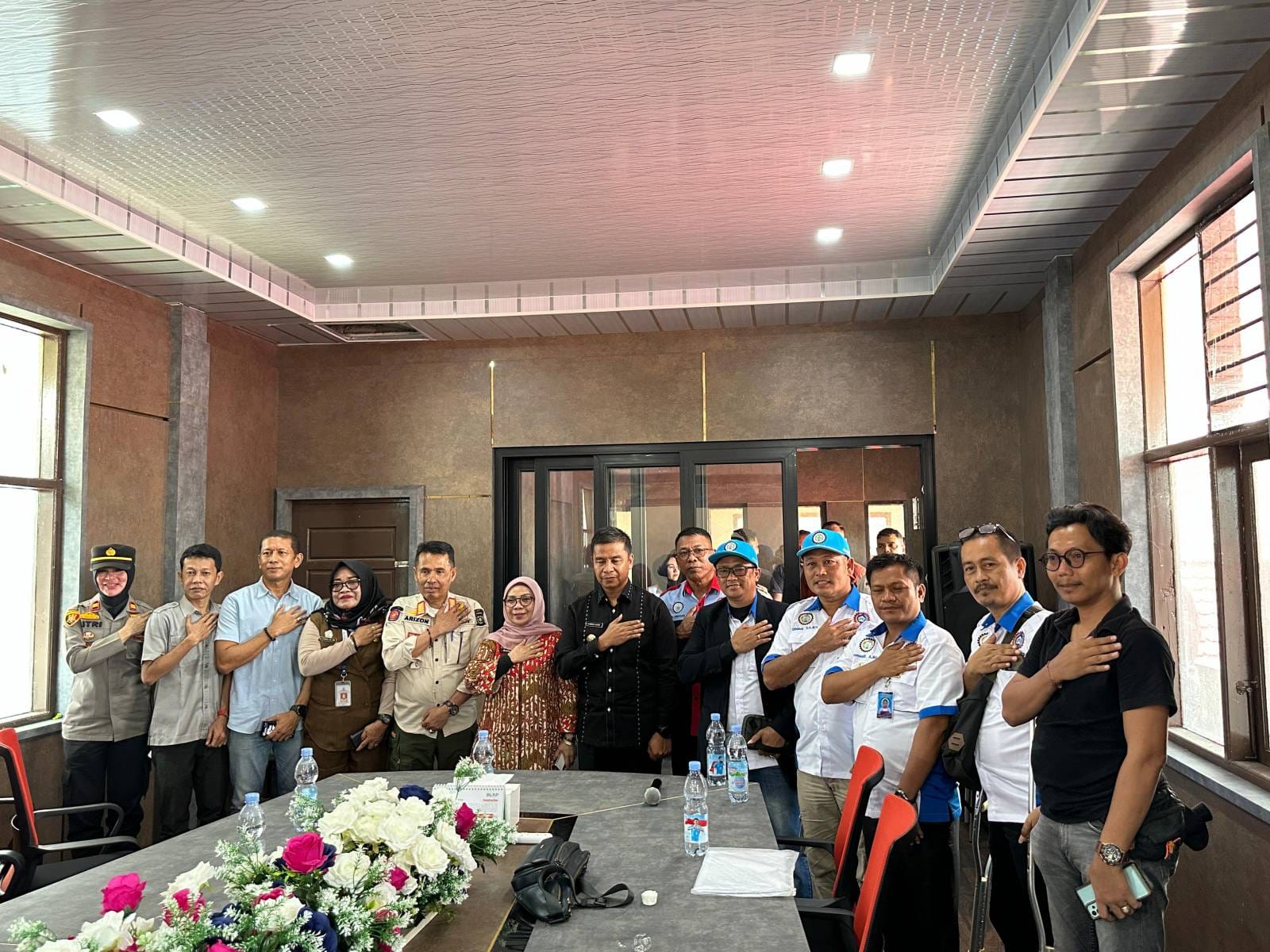 Dampingi Bupati Kampar, Kasatpol-PP Kampar Hadir Hadapi Aksi Damai di Disperinaker Kampar