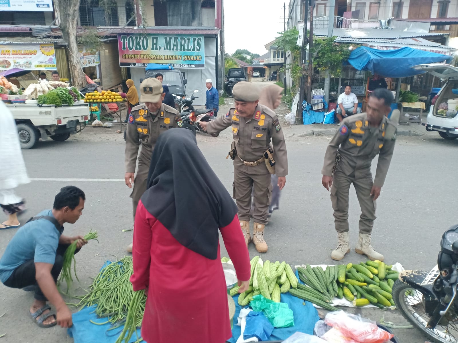 Pedagang Berjualan di Jalan DT Tabano dan Sudirman Ditertibkan Satpol PP Kampar