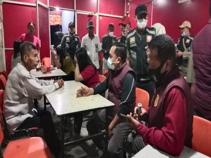 Satpol PP Kampar Amankan Empat Perempuan dalam Razia Warung Remang-remang di Tapung