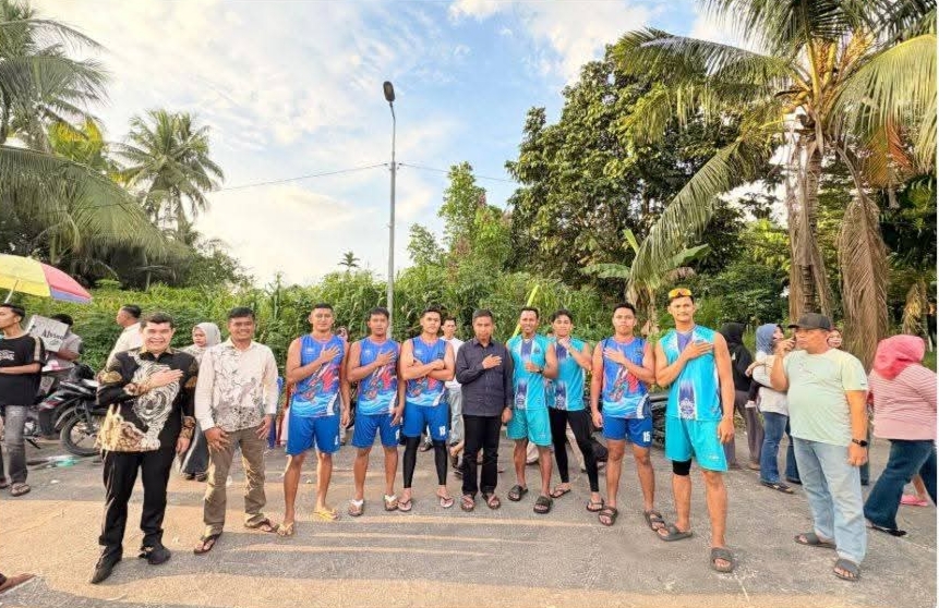 Selesai Kegiatan Resmi, Bupati Kampar Ahmad Yuzar Pilih Menyatu dengan Warga di Pacu Sampan