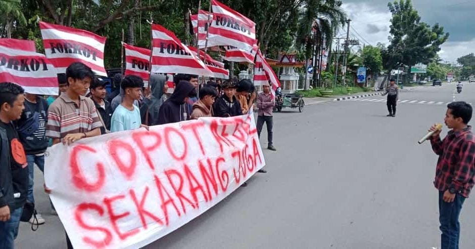 Forkot Kampar Tantang Pj Bupati Hambali Segera Ganti Kadis PUPR