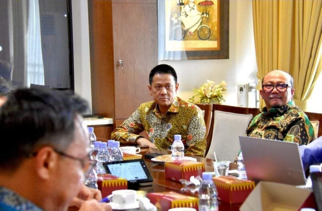 Terkait Pelaksanaan Pileg dan Pilkada Serentak 2024, Sekda Kampar Rapat dengan Sekda Riau